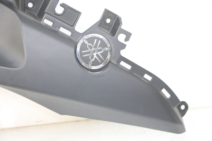 photo de CACHE CHASSIS LATERAL GAUCHE YAMAHA XMAX X-MAX ABS 125 (2017 - 2020)