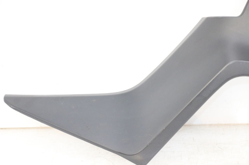 photo de CACHE CHASSIS LATERAL GAUCHE YAMAHA XMAX X-MAX ABS 125 (2017 - 2020)