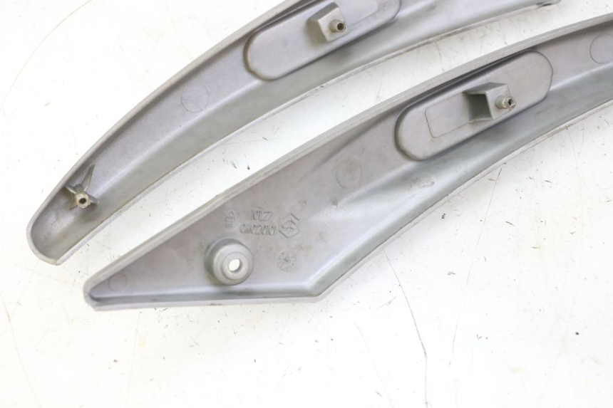 photo de CACHE CHASSIS LATERAL PIAGGIO LIBERTY 125 (1998 - 2008)