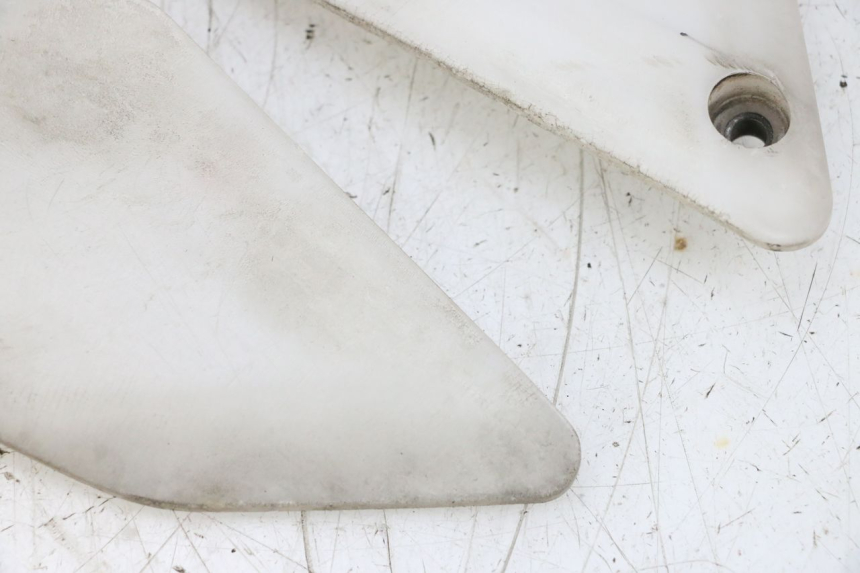 photo de CACHE CHASSIS LATERAL HONDA NSR R 125 (1994 - 2003) - Vue d’ensemble