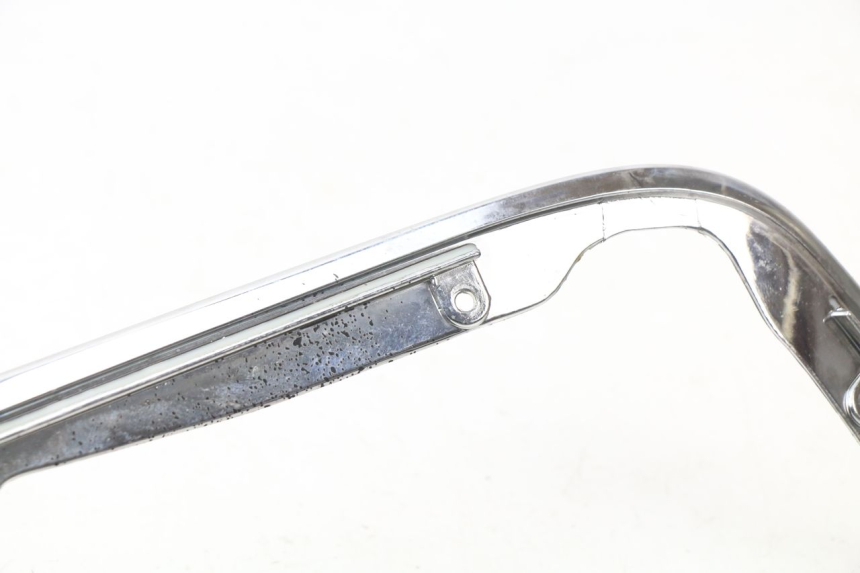 photo de CACHE CHASSIS LATERAL PIAGGIO PRIMAVERA 125 (2013 - 2021) - Points de fixation