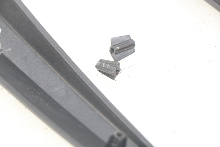 photo de CACHE CHASSIS LATERAL APRILIA SR 2T 50 (2012 - 2017)