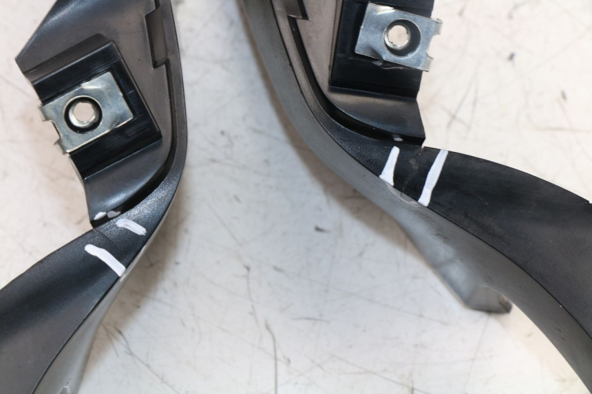 photo de CACHE CHASSIS LATERAL DAELIM VJ ROADWIN FI 125 (2008 - 2017)