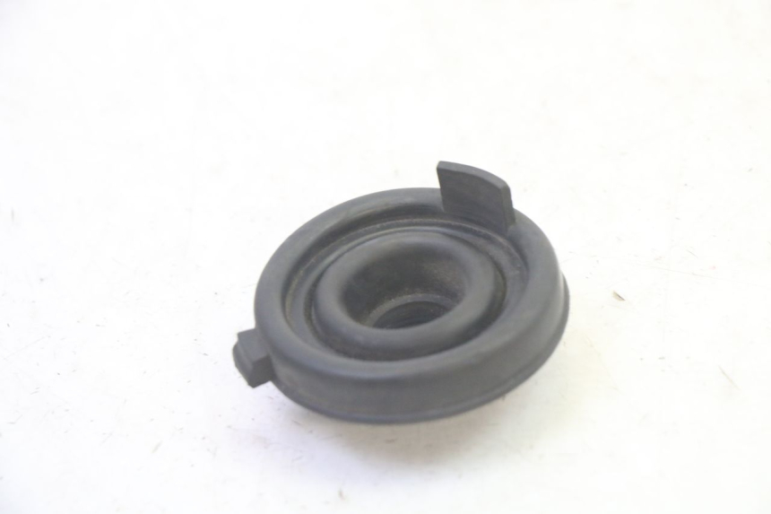 photo de CACHE POUSSIERE PHARE PIAGGIO FLY 4T 50 (2013 - 2017) - Détail de la pièce