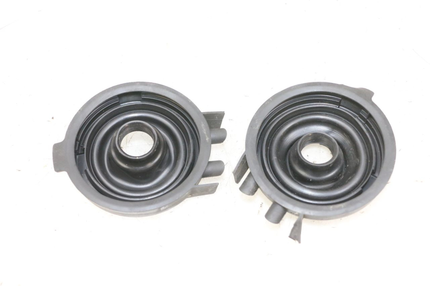 photo de CACHE POUSSIERE PHARE YAMAHA TDM ABS 900 (2002 - 2014) - Détail de la pièce