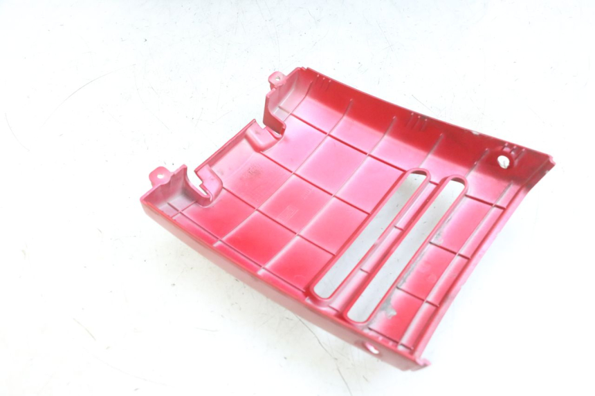 photo de CACHE SOUS SELLE PEUGEOT DJANGO 4T 50 (2014 - 2019) - Détail de la pièce