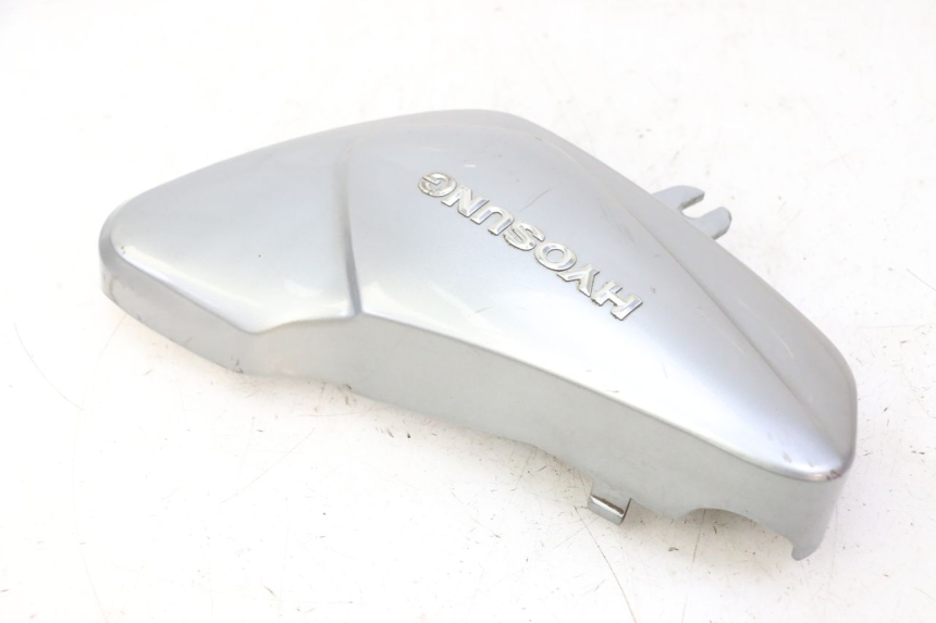 photo de Cache sous selle droit HYOSUNG GV AQUILA 125 (2000 - 2004)