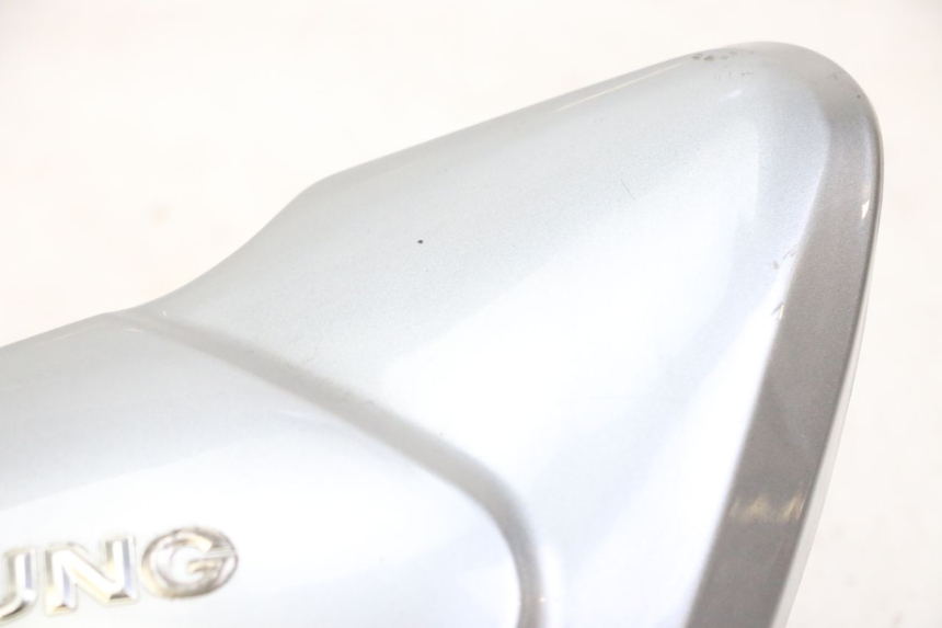 photo de Cache sous selle droit HYOSUNG GV AQUILA 125 (2000 - 2004)