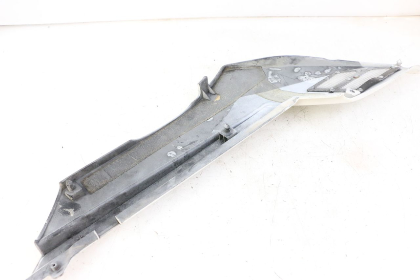 photo de CACHE SOUS SELLE DROIT YAMAHA FJ 36Y 1100 (1984 - 1985)