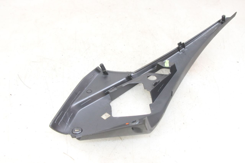 photo de CACHE SOUS SELLE DROIT PEUGEOT GEOPOLIS RS 125 (2007 - 2009)