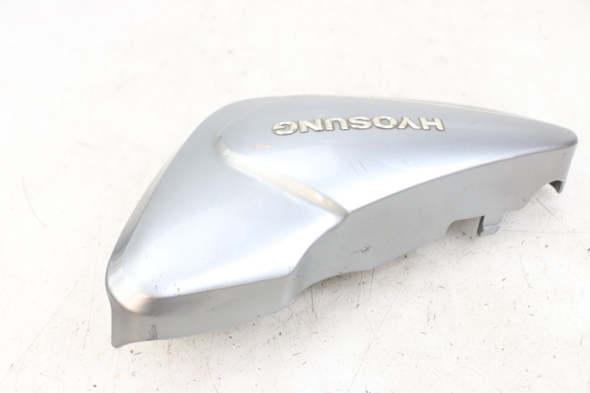 photo de Cache sous selle droit HYOSUNG GV AQUILA 125 (2000 - 2004)