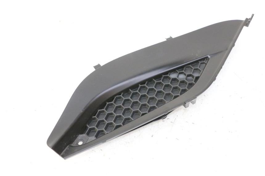 photo de CACHE SOUS SELLE DROIT PIAGGIO MP3 HPE 310 (2024 - 2025)