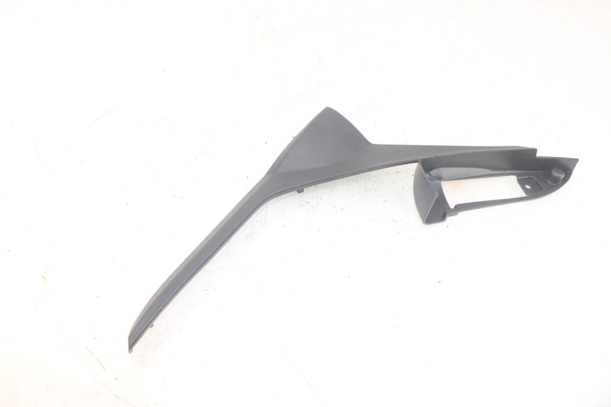 photo de CACHE SOUS SELLE DROIT PIAGGIO MP3 HPE 300 (2019 - 2026) - Gros plan technique