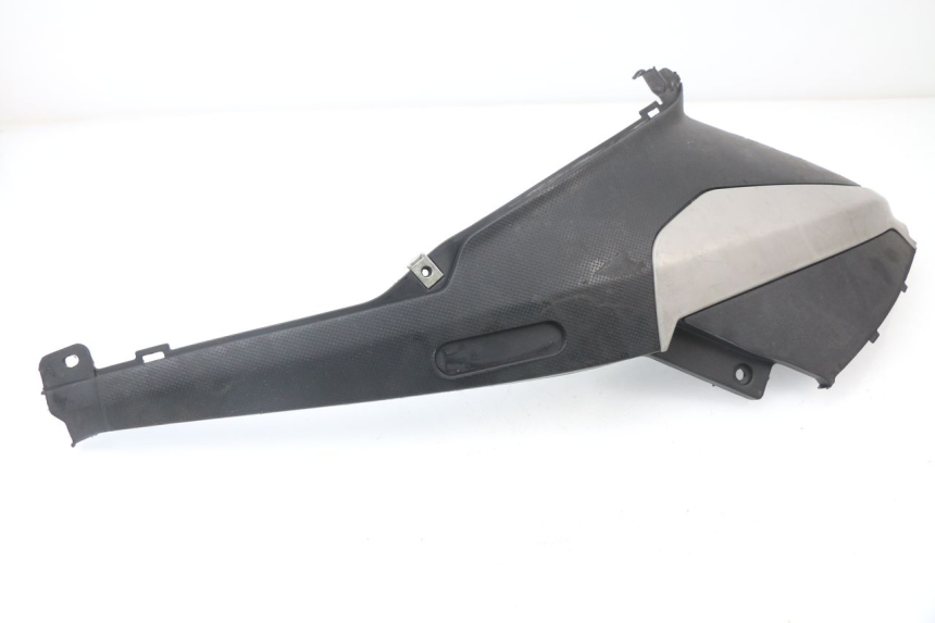 photo de CACHE SOUS SELLE DROIT PIAGGIO NRG 50 (2004 - 2017)