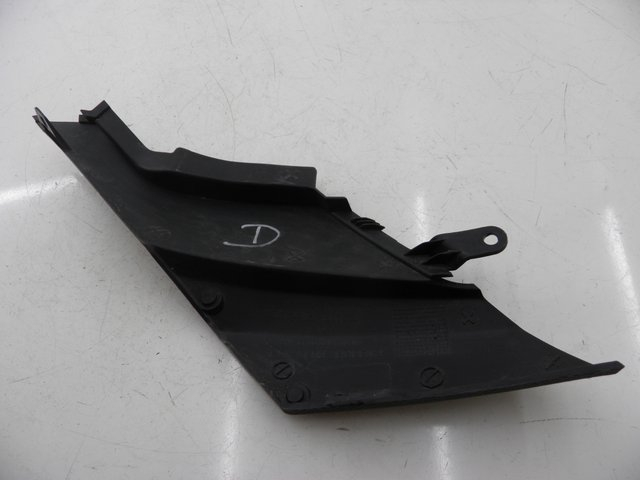 photo de CACHE SOUS SELLE DROIT PEUGEOT JET FORCE CARBU 50 (2003 - 2016)