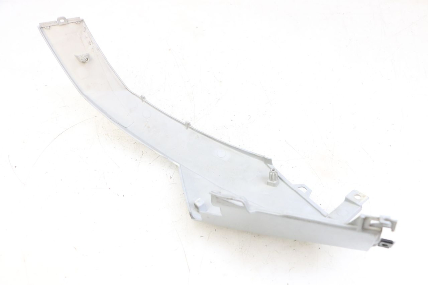 photo de CACHE SOUS SELLE DROIT PEUGEOT SPEEDFIGHT 4 4T EFI 50 (2021 - 2025) - Gros plan technique