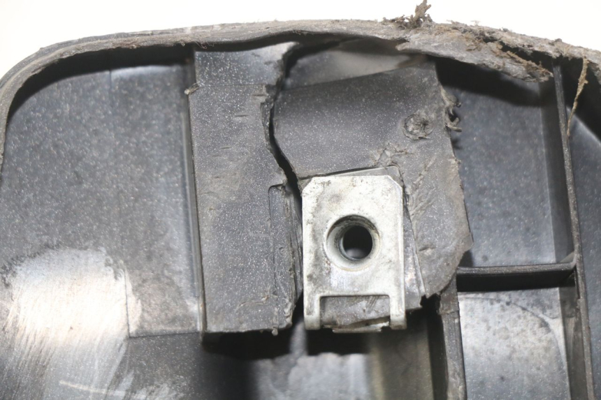 photo de CACHE SOUS SELLE DROIT APRILIA SR 2T 50 (2012 - 2017)