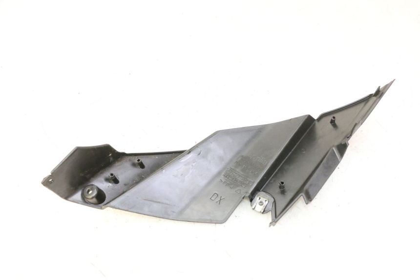 photo de CACHE SOUS SELLE DROIT APRILIA SR R 2T LC 50 (2018 - 2021)