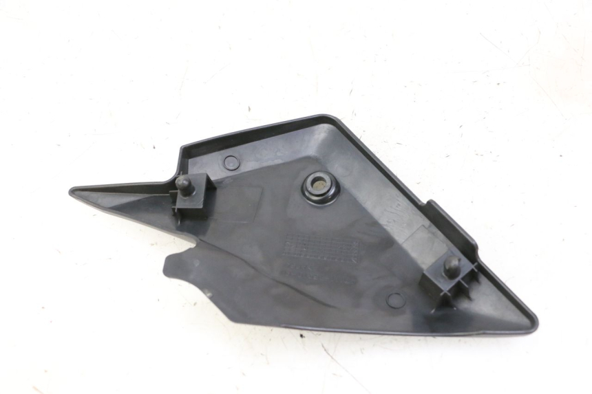 photo de CACHE SOUS SELLE DROIT SUZUKI SV S 650 (2003 - 2009)