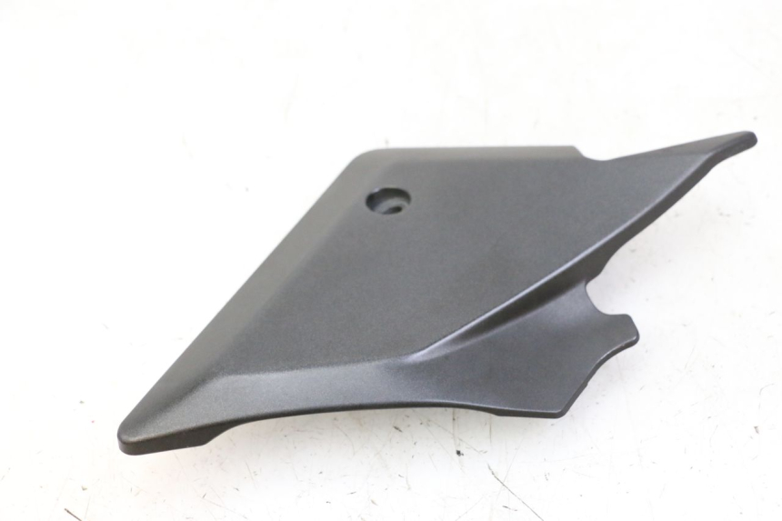 photo de CACHE SOUS SELLE DROIT SUZUKI SV S 650 (2003 - 2009)