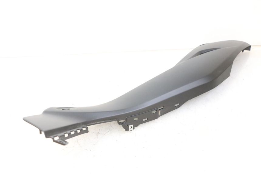 photo de CACHE SOUS SELLE DROIT YAMAHA XMAX X-MAX 125 (2021 - 2025)