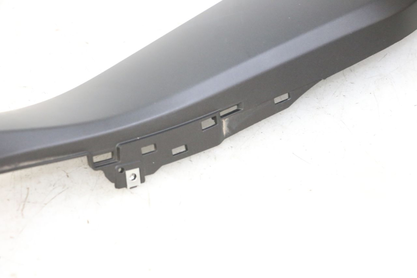 photo de CACHE SOUS SELLE DROIT YAMAHA XMAX X-MAX 125 (2021 - 2025)