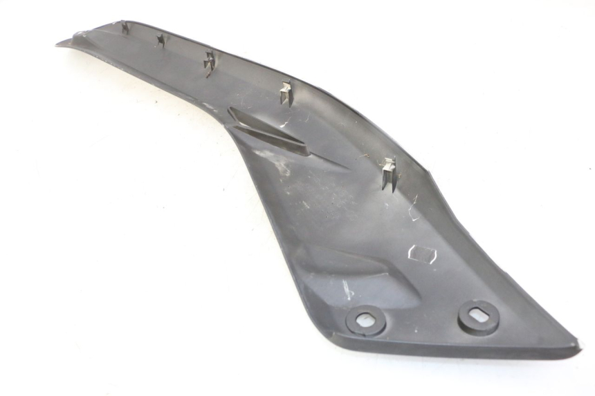 photo de CACHE SOUS SELLE DROIT YAMAHA X-MAX XMAX 125 (2010 - 2014)