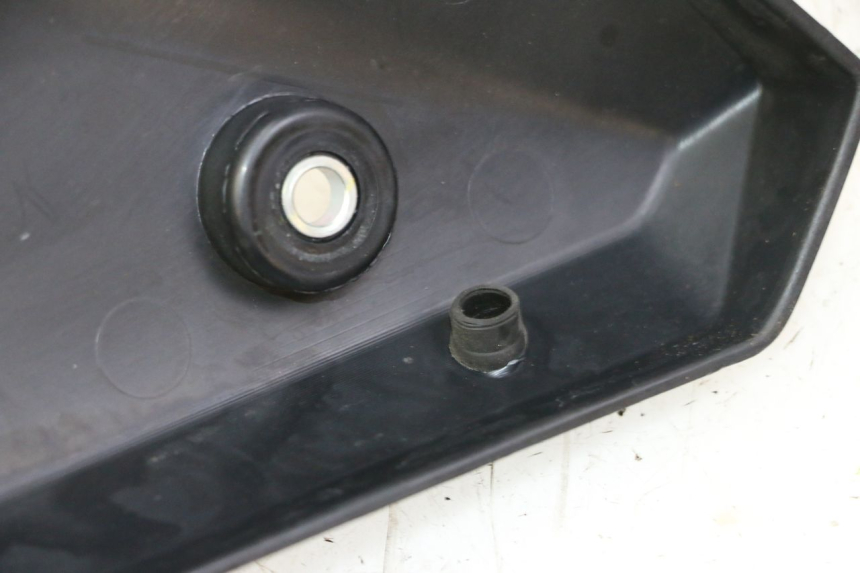 photo de CACHE SOUS SELLE DROIT YAMAHA XJ6 ABS 600 (2008 - 2016)