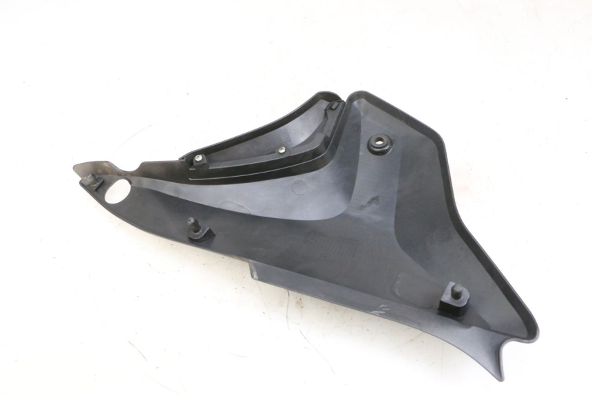 photo de CACHE SOUS SELLE GAUCHE KSR CODE 125 (2018 - 2020) - Zoom état d’usage