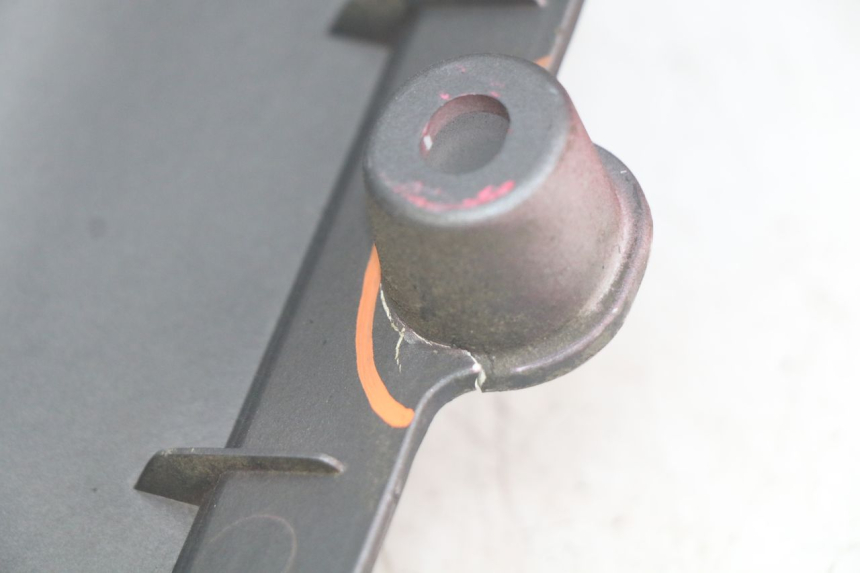 photo de CACHE SOUS SELLE GAUCHE PEUGEOT DJANGO 4T 50 (2014 - 2019)