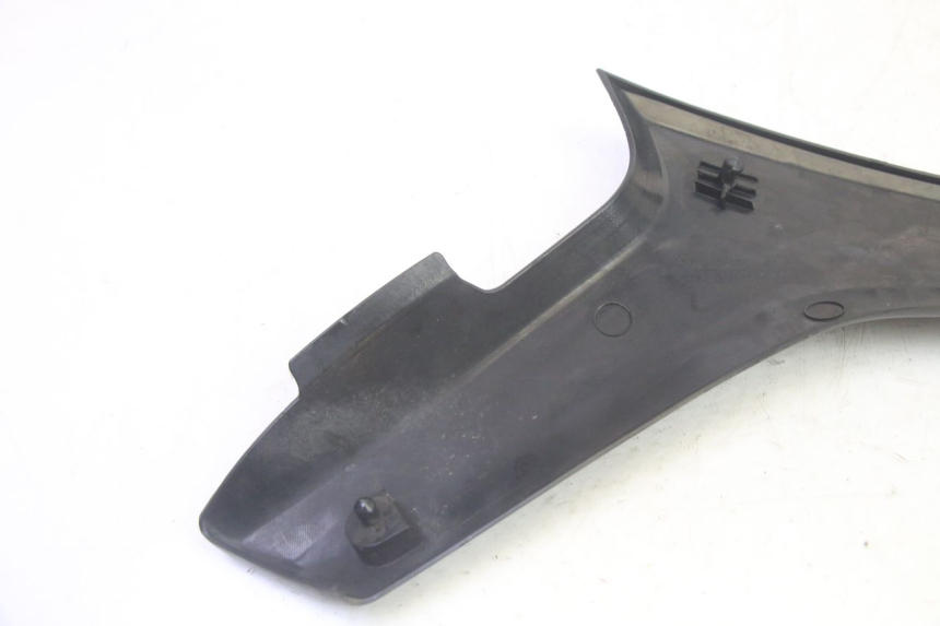 photo de CACHE SOUS SELLE GAUCHE SUZUKI DL V STROM 1000 (2002 - 2007) - Vue d’ensemble