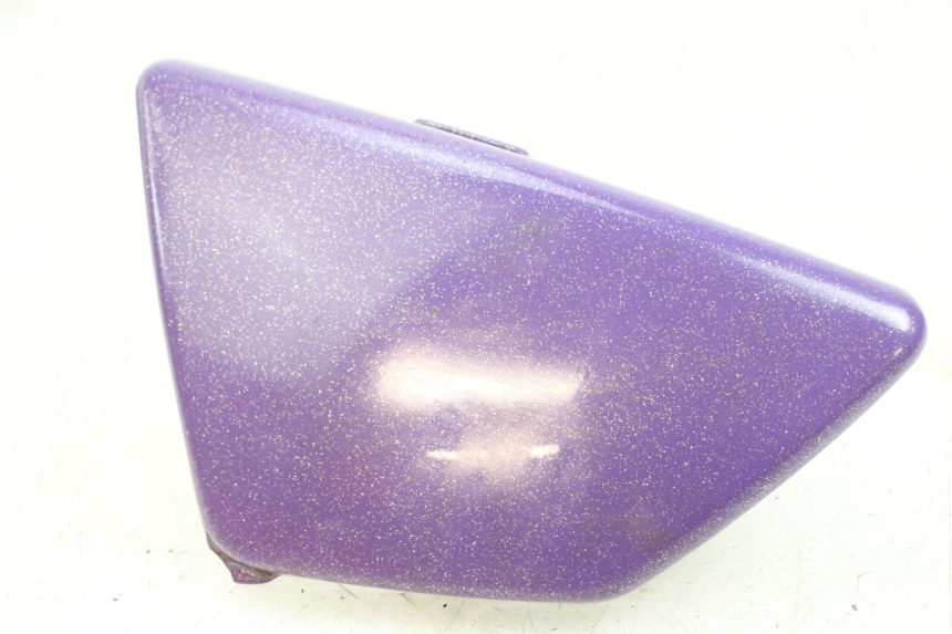 photo de CACHE SOUS SELLE GAUCHE SUZUKI GN 125 (1997 - 2000)