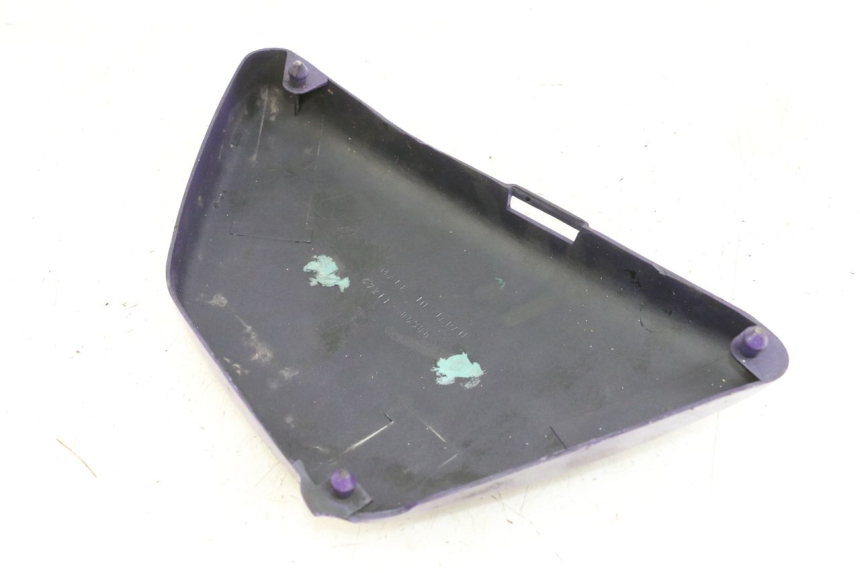 photo de CACHE SOUS SELLE GAUCHE SUZUKI GN 125 (1997 - 2000)