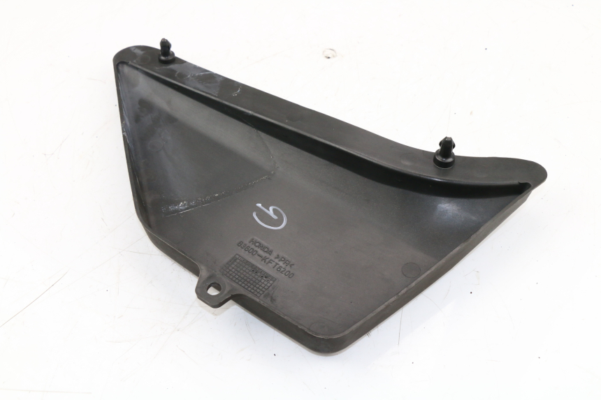 photo de CACHE SOUS SELLE GAUCHE HONDA CLR CITYFLY 125 (1998 - 2003)