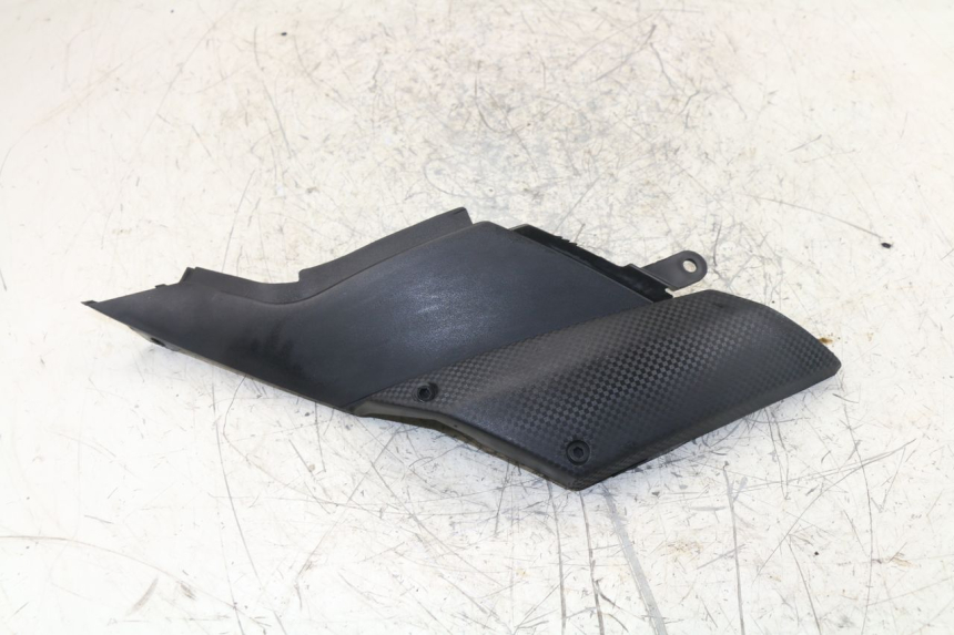 photo de CACHE SOUS SELLE GAUCHE PEUGEOT JET FORCE TSDI 50 (2003 - 2009)