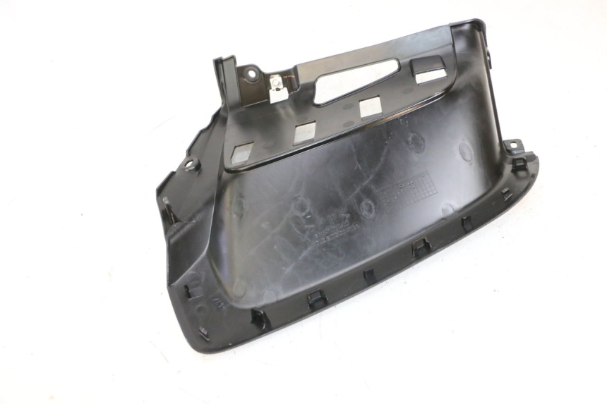 photo de CACHE SOUS SELLE GAUCHE YAMAHA NEO'S CORE 1 (2022 - 2026) - Points de fixation