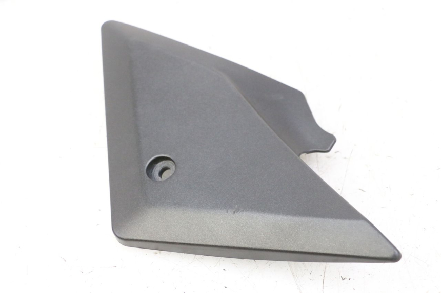 photo de CACHE SOUS SELLE GAUCHE SUZUKI SV S 650 (2003 - 2009)