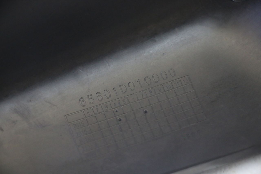 photo de CACHE SOUS SELLE GAUCHE KSR TR SM 50 (2015 - 2018) - Gros plan technique