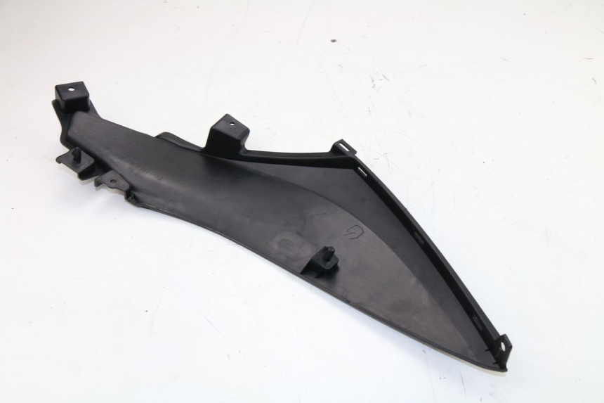 photo de CACHE SOUS SELLE GAUCHE YAMAHA TRICITY 125 (2012 - 2016)