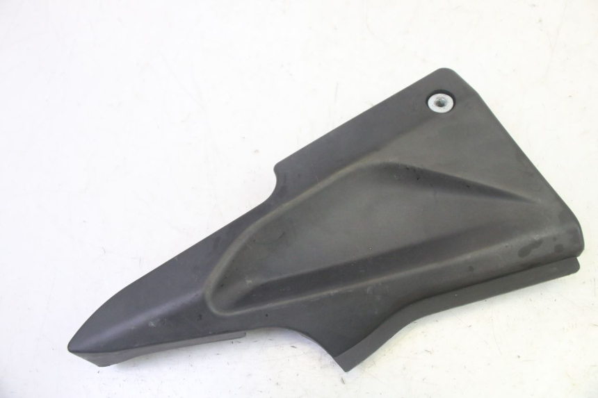 photo de CACHE SOUS SELLE GAUCHE DAELIM VJ ROADWIN FI 125 (2008 - 2017) - Détail de la pièce