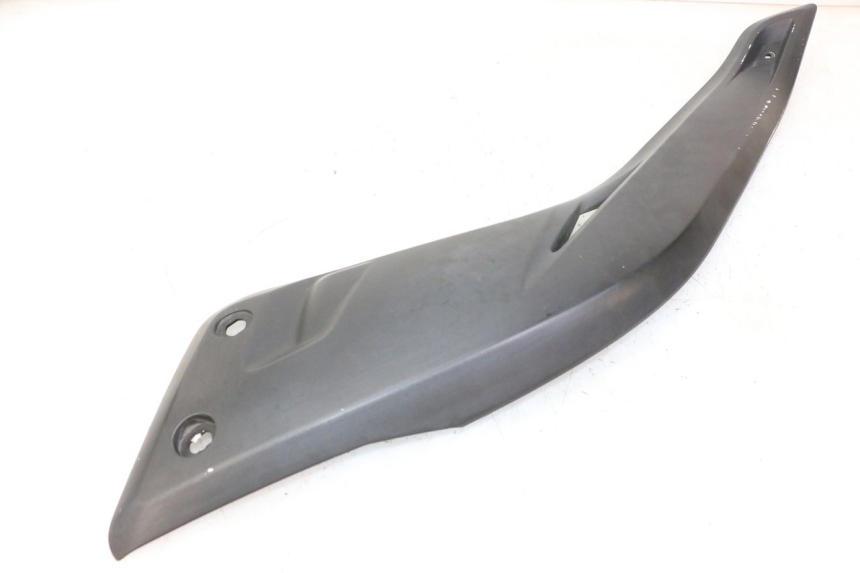 photo de CACHE SOUS SELLE GAUCHE YAMAHA X-MAX XMAX 125 (2010 - 2014)