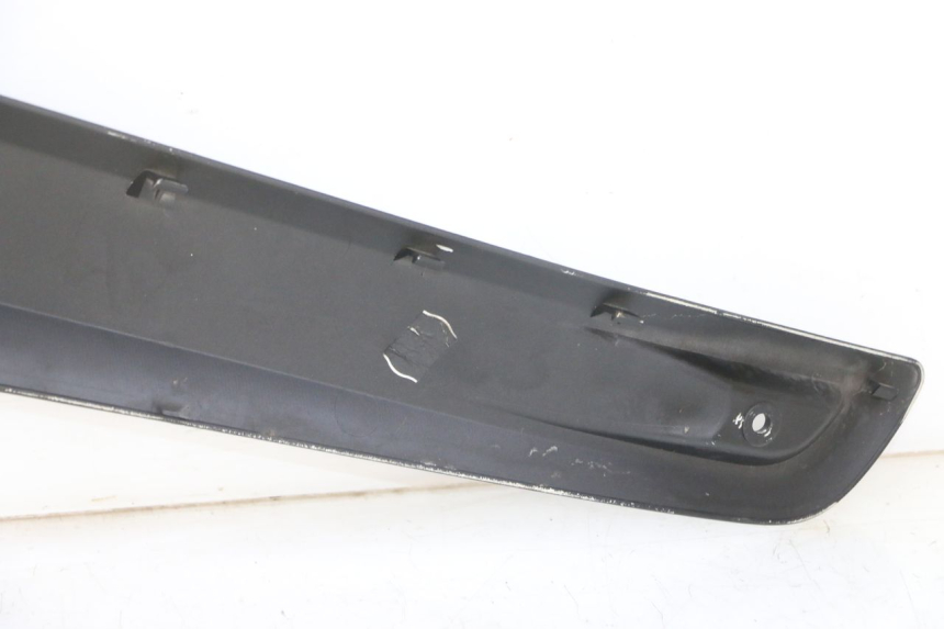 photo de CACHE SOUS SELLE GAUCHE YAMAHA X-MAX XMAX 125 (2010 - 2014)