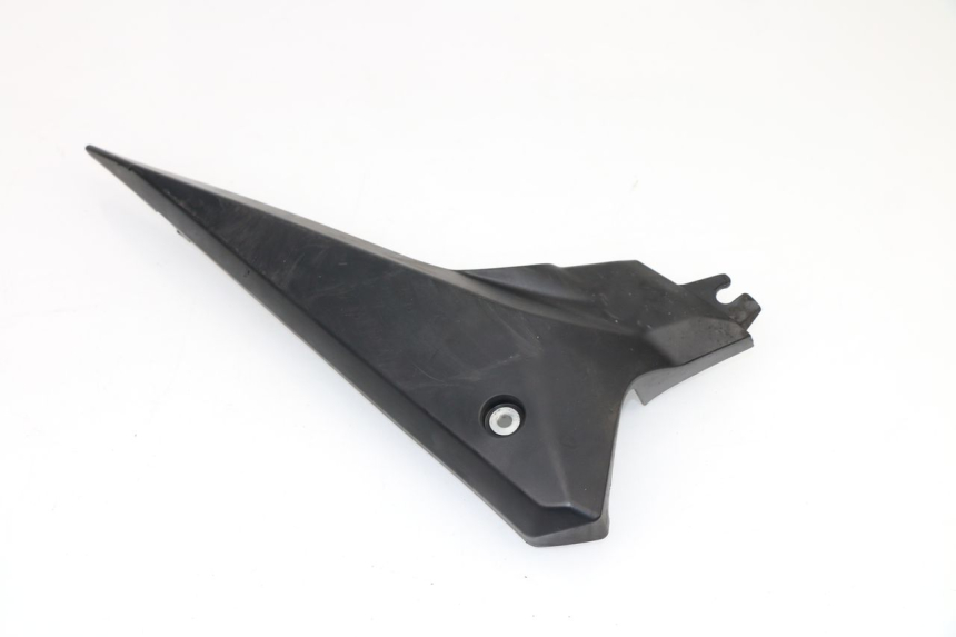 photo de CACHE SOUS SELLE GAUCHE YAMAHA XJ6 ABS 600 (2008 - 2016)