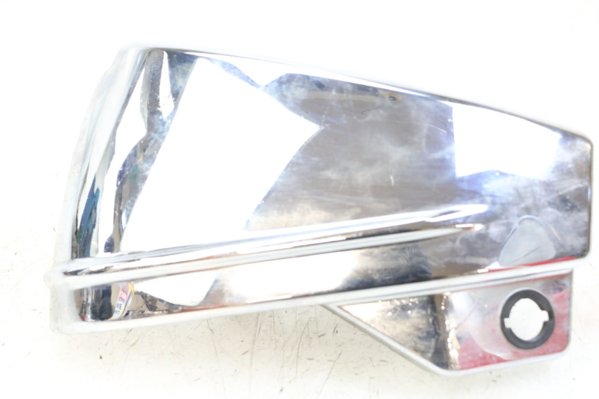 photo de CACHE SOUS SELLE GAUCHE YAMAHA XVS DRAG STAR DRAGSTAR 650 (1997 - 2007)