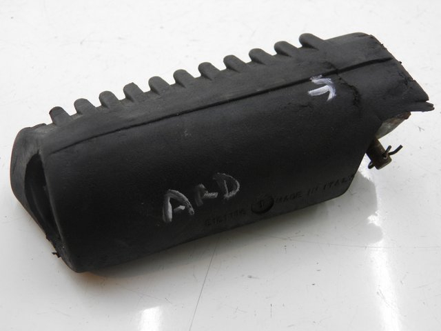 photo de CALE PIED ARRIERE DROIT APRILIA LEONARDO ST 250 (2002 - 2005) - Vue principale