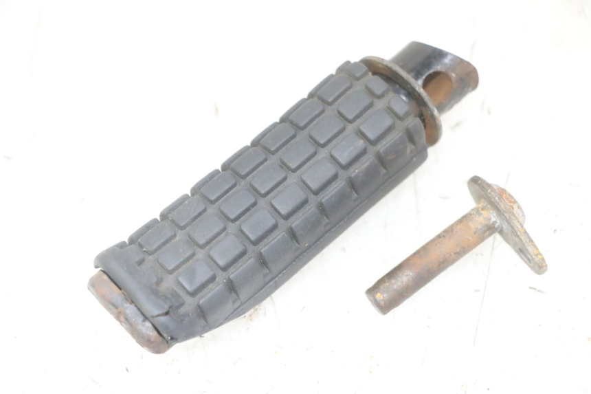 photo de CALE PIED ARRIERE DROIT HONDA CBF 500 (2004 - 2007)