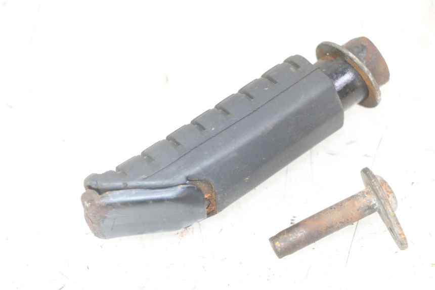 photo de CALE PIED ARRIERE DROIT HONDA CBF 500 (2004 - 2007)