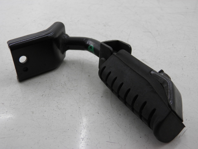 photo de CALE PIED ARRIERE DROIT DAELIM S2 FI 125 (2008 - 2017) - Détail de la pièce