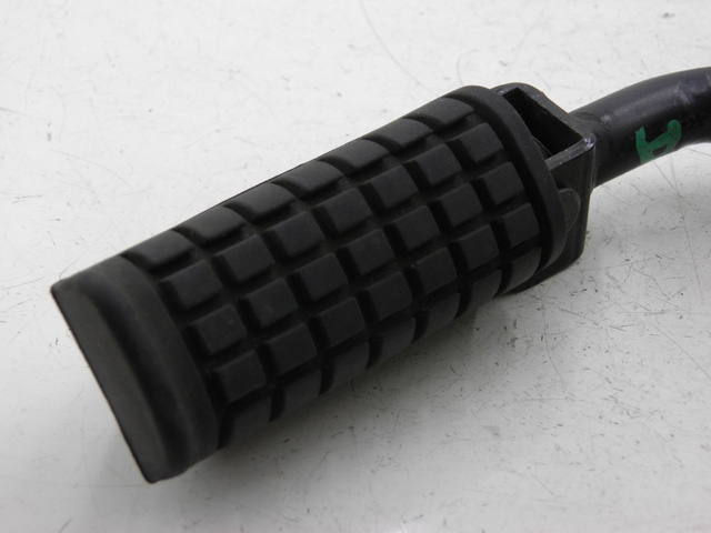 photo de CALE PIED ARRIERE DROIT DAELIM S2 FI 125 (2008 - 2017) - Zoom état d’usage