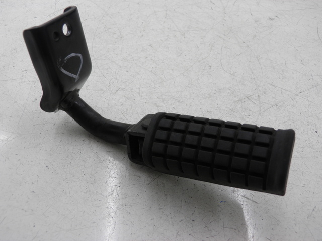 photo de CALE PIED ARRIERE DROIT DAELIM S2 FI 125 (2008 - 2012) - Vue principale